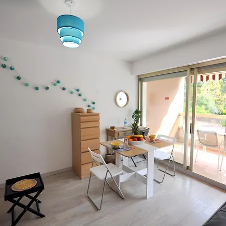Apartment Confortable A *
